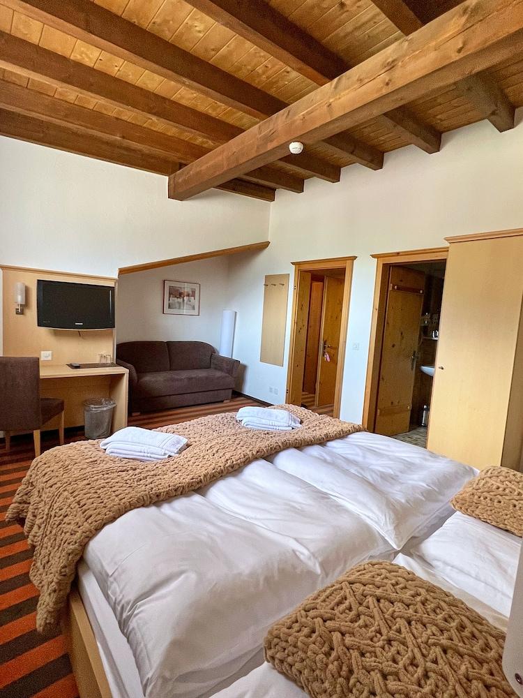 Madrisa Hotel 3*